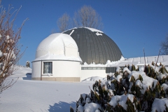 Beobachtungskuppel-im-Winter